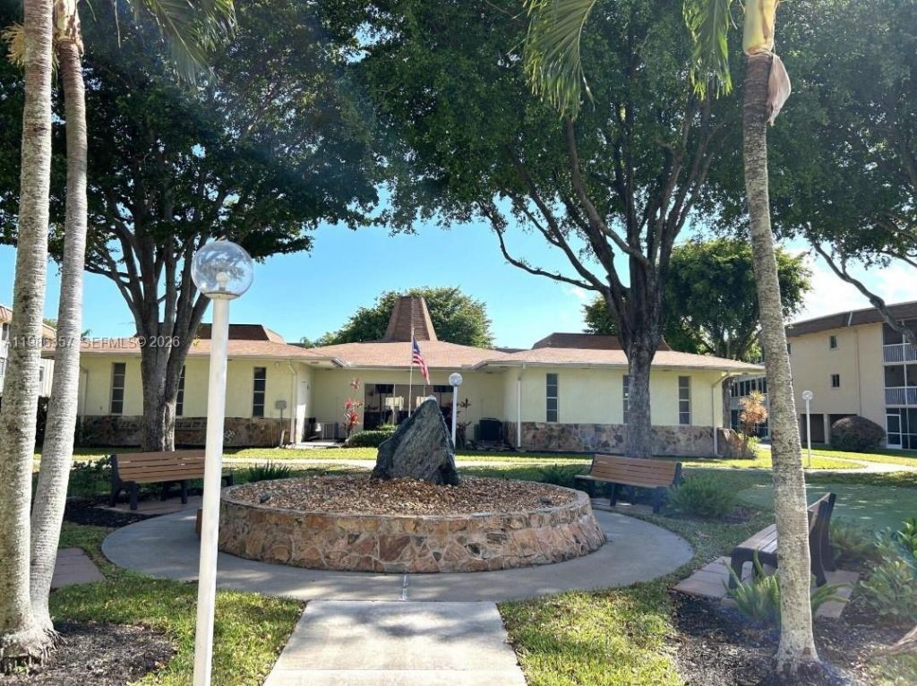 400 W Village Green Cir W, Unit 216, Palm Springs, FL 33461 Photo