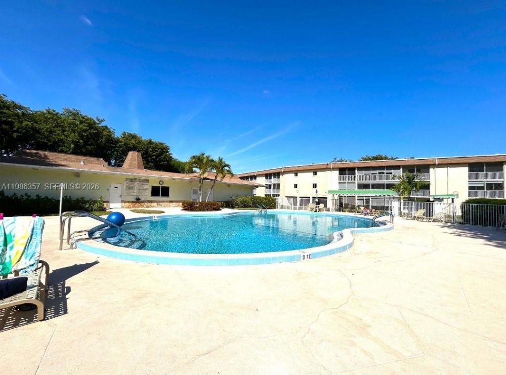 400 W Village Green Cir W, Unit 216, Palm Springs, FL 33461 Photo