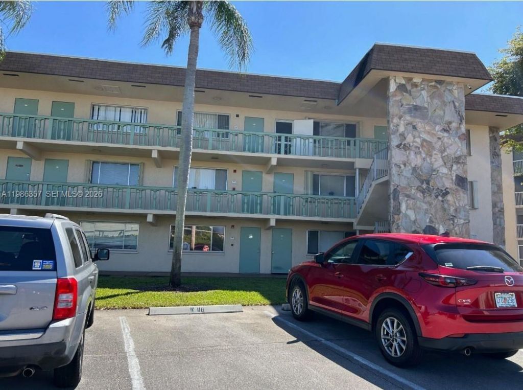 400 W Village Green Cir W, Unit 216, Palm Springs, FL 33461 Photo