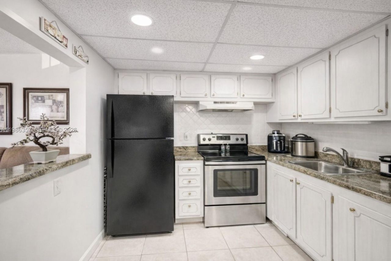 400 W Village Green Cir W, Unit 216, Palm Springs, FL 33461 Photo
