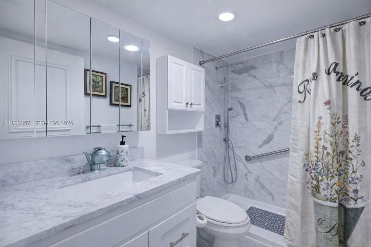 400 W Village Green Cir W, Unit 216, Palm Springs, FL 33461 Photo