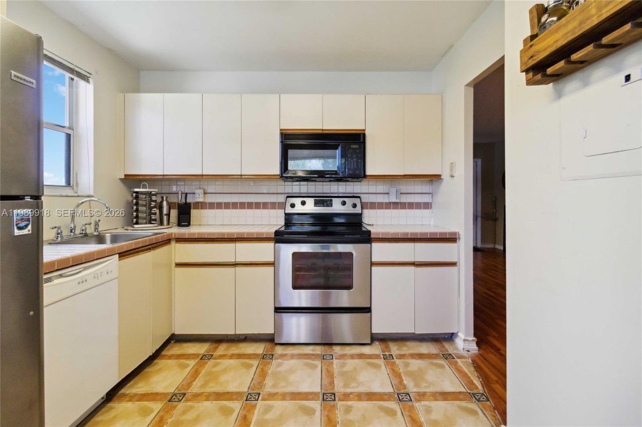 1250 SW 113th Ter, Unit 203, Pembroke Pines, FL 33025 Photo