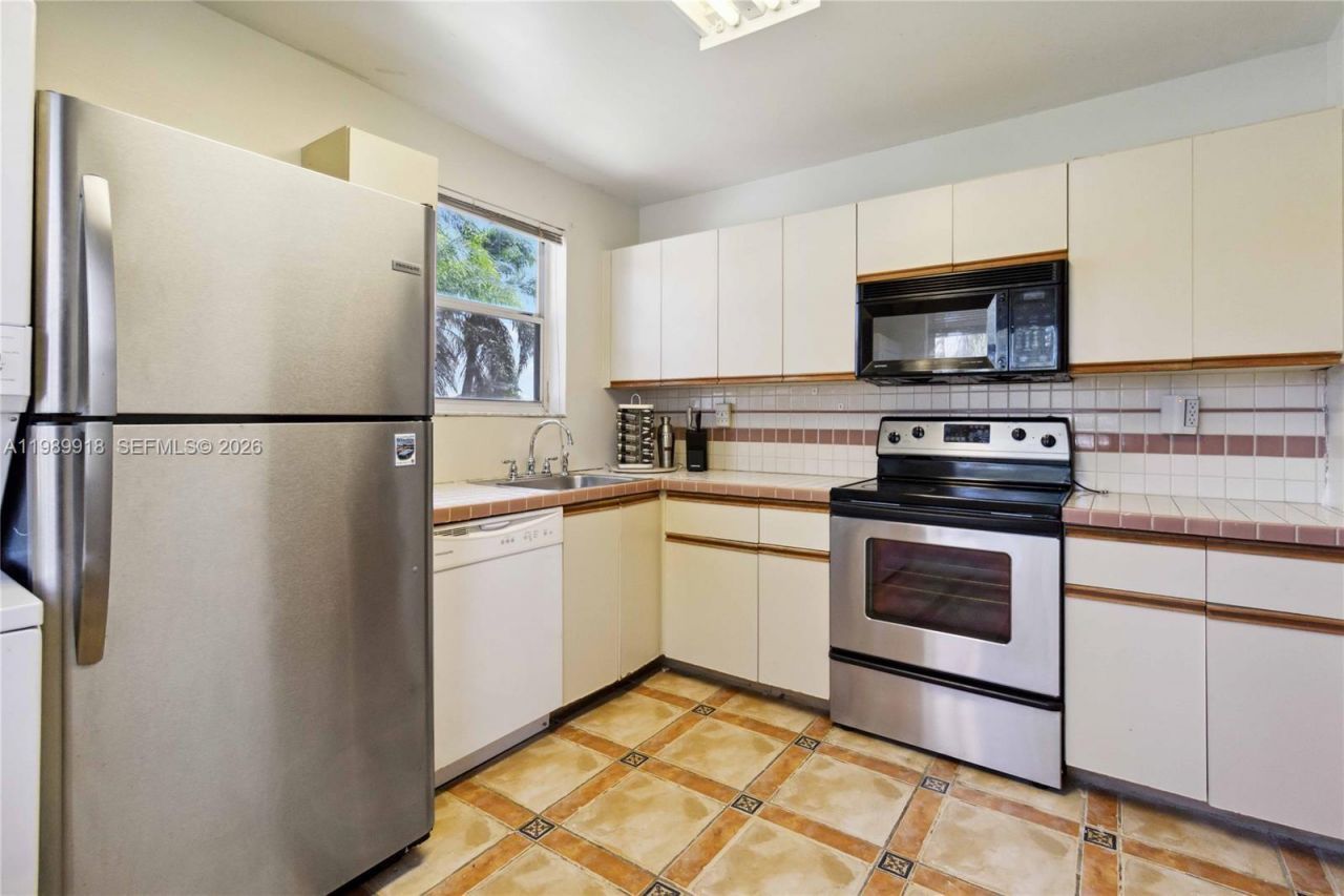 1250 SW 113th Ter, Unit 203, Pembroke Pines, FL 33025 Photo