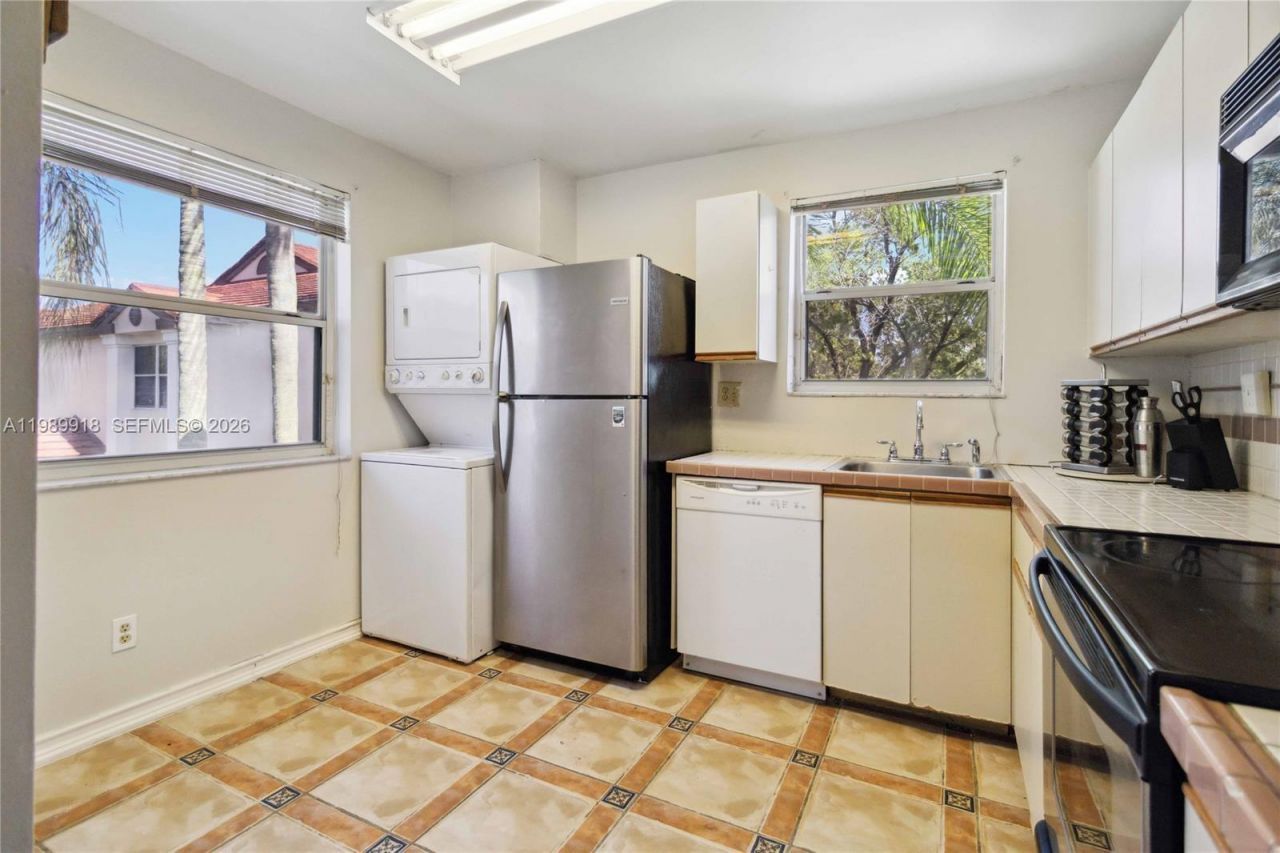 1250 SW 113th Ter, Unit 203, Pembroke Pines, FL 33025 Photo