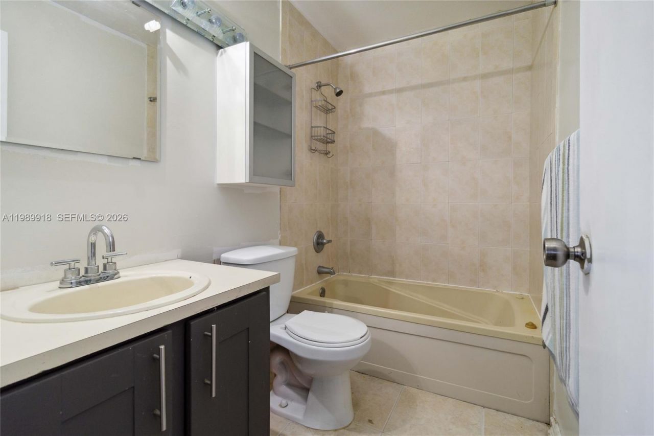 1250 SW 113th Ter, Unit 203, Pembroke Pines, FL 33025 Photo