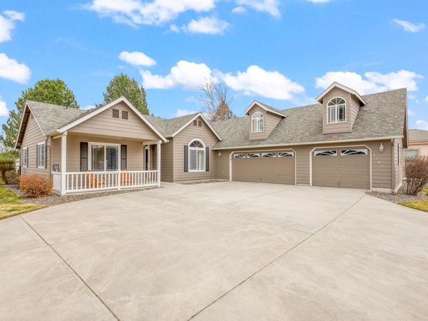 3790 SW Gene Sarazan Drive, Redmond, OR 97756