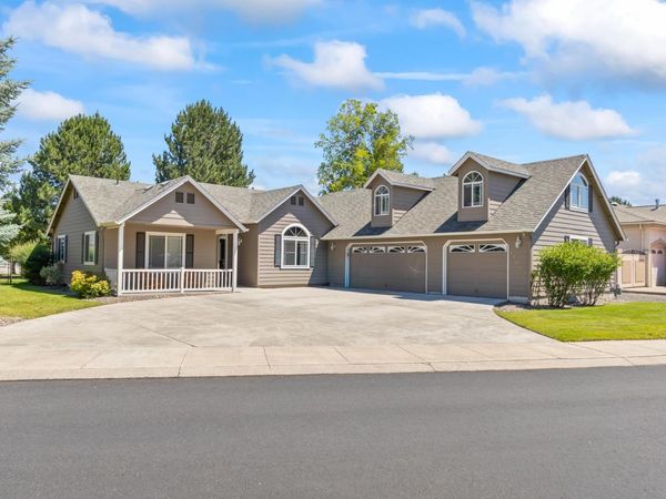 3790 SW Gene Sarazan Drive, Redmond, OR 97756