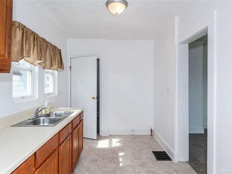 28 N Trenton Street, Dayton, OH 45417 Photo 11