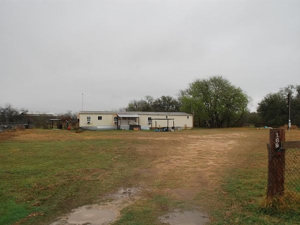 169 Village Drive , Somerset, TX 78069