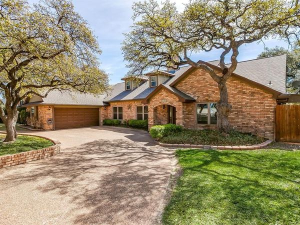 8620 Canyon Crest Road , Fort Worth, TX 76179