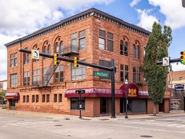 100 W Washington Avenue, Jackson, MI 49201