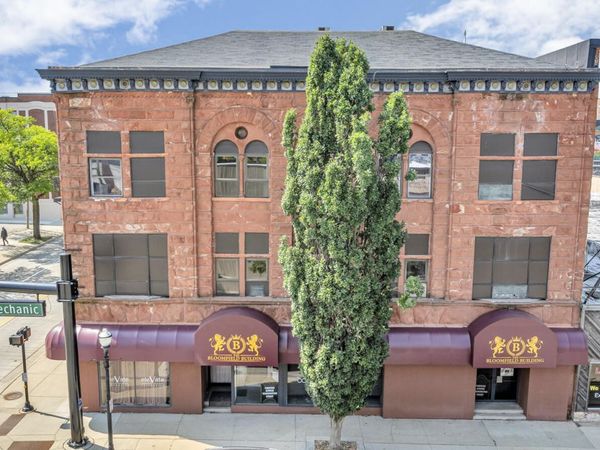 100 W Washington Avenue, Jackson, MI 49201