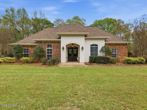 112 Magnolia Boulevard, Florence, MS 39073