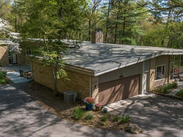 9806 Raintree Dr N, Columbus, IN 47201
