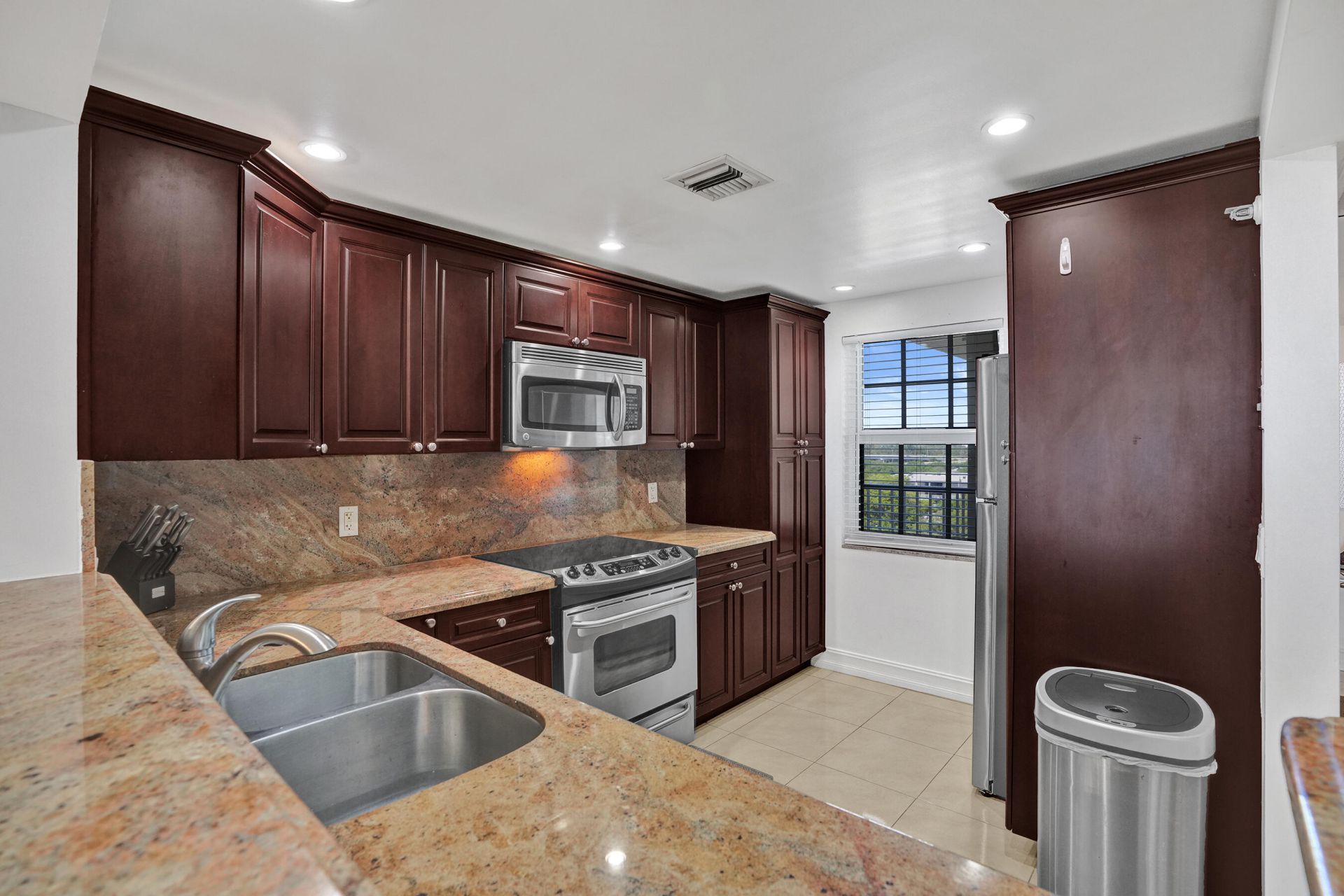 3520 Oaks Way, Unit 1010, Pompano Beach, FL 33069 Photo