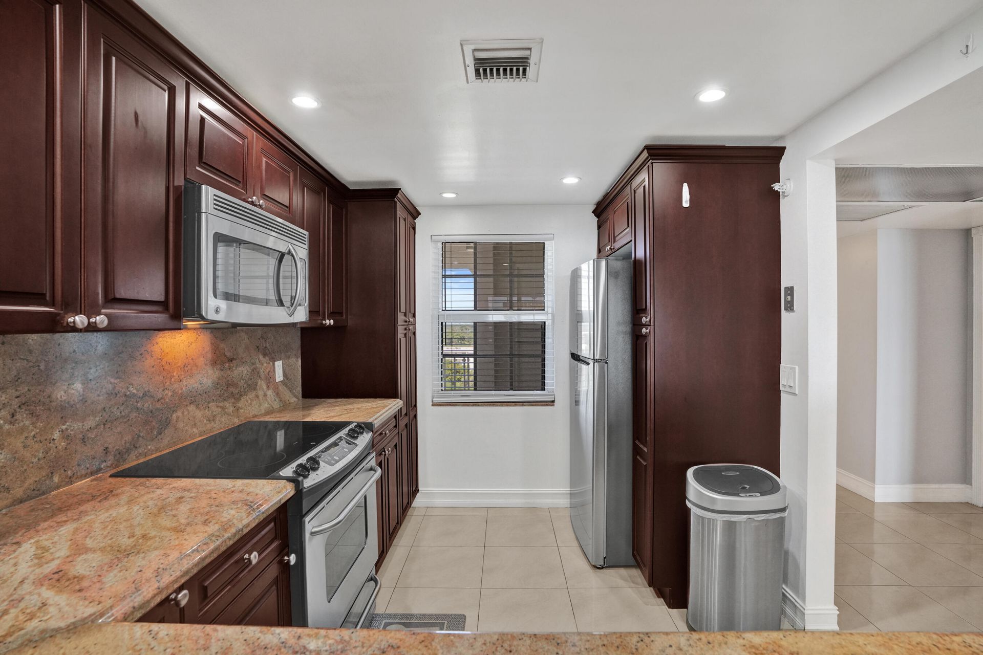 3520 Oaks Way, Unit 1010, Pompano Beach, FL 33069 Photo