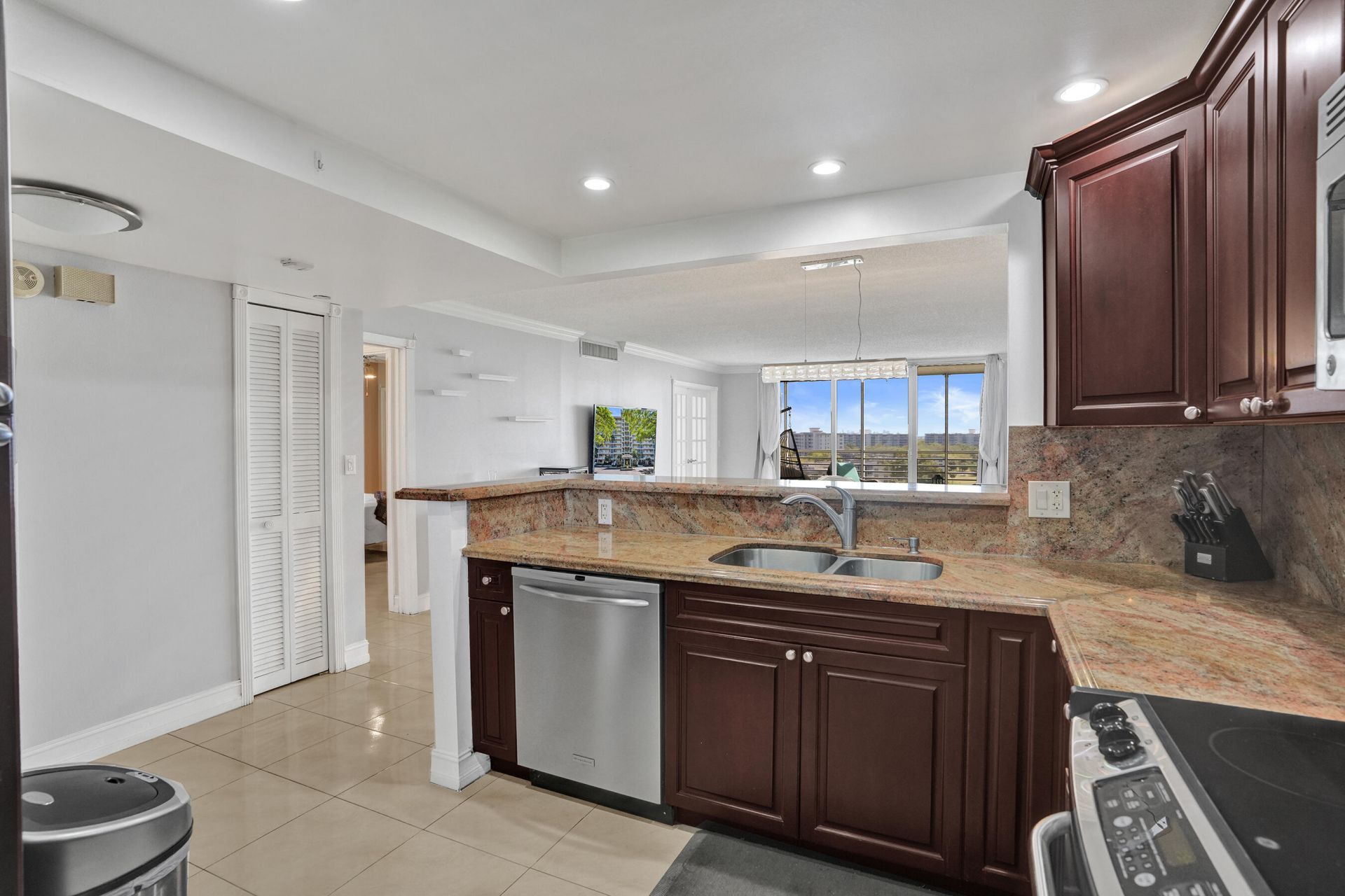 3520 Oaks Way, Unit 1010, Pompano Beach, FL 33069 Photo