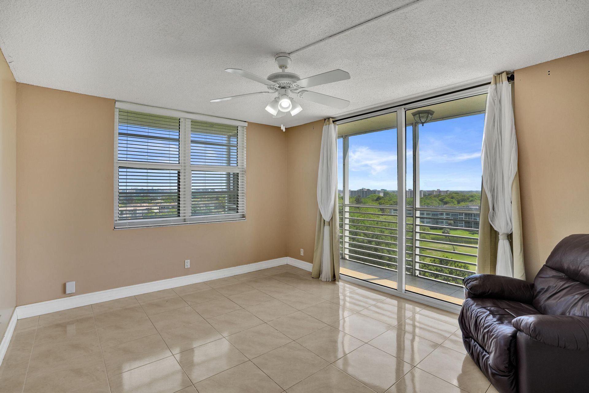 3520 Oaks Way, Unit 1010, Pompano Beach, FL 33069 Photo
