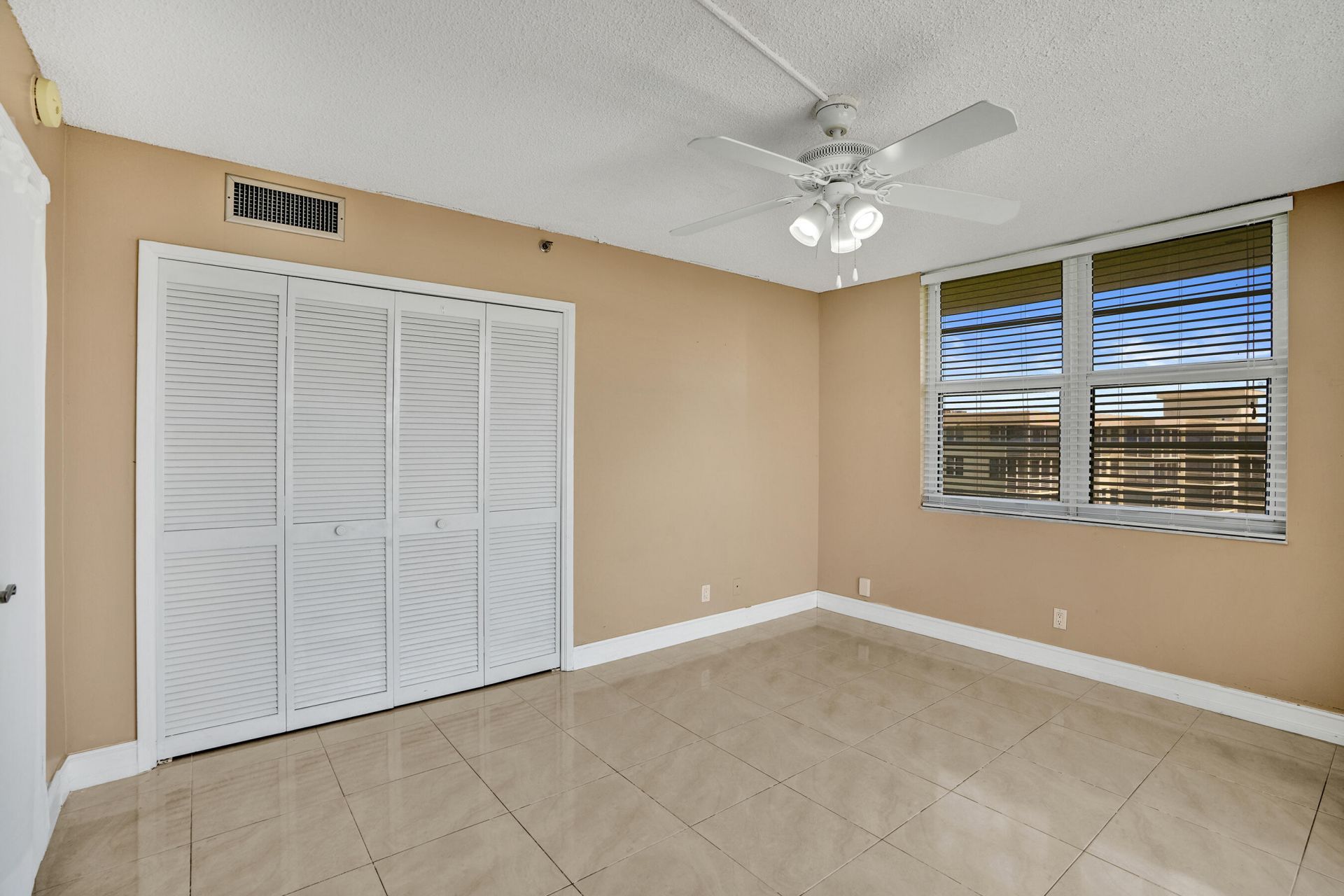 3520 Oaks Way, Unit 1010, Pompano Beach, FL 33069 Photo