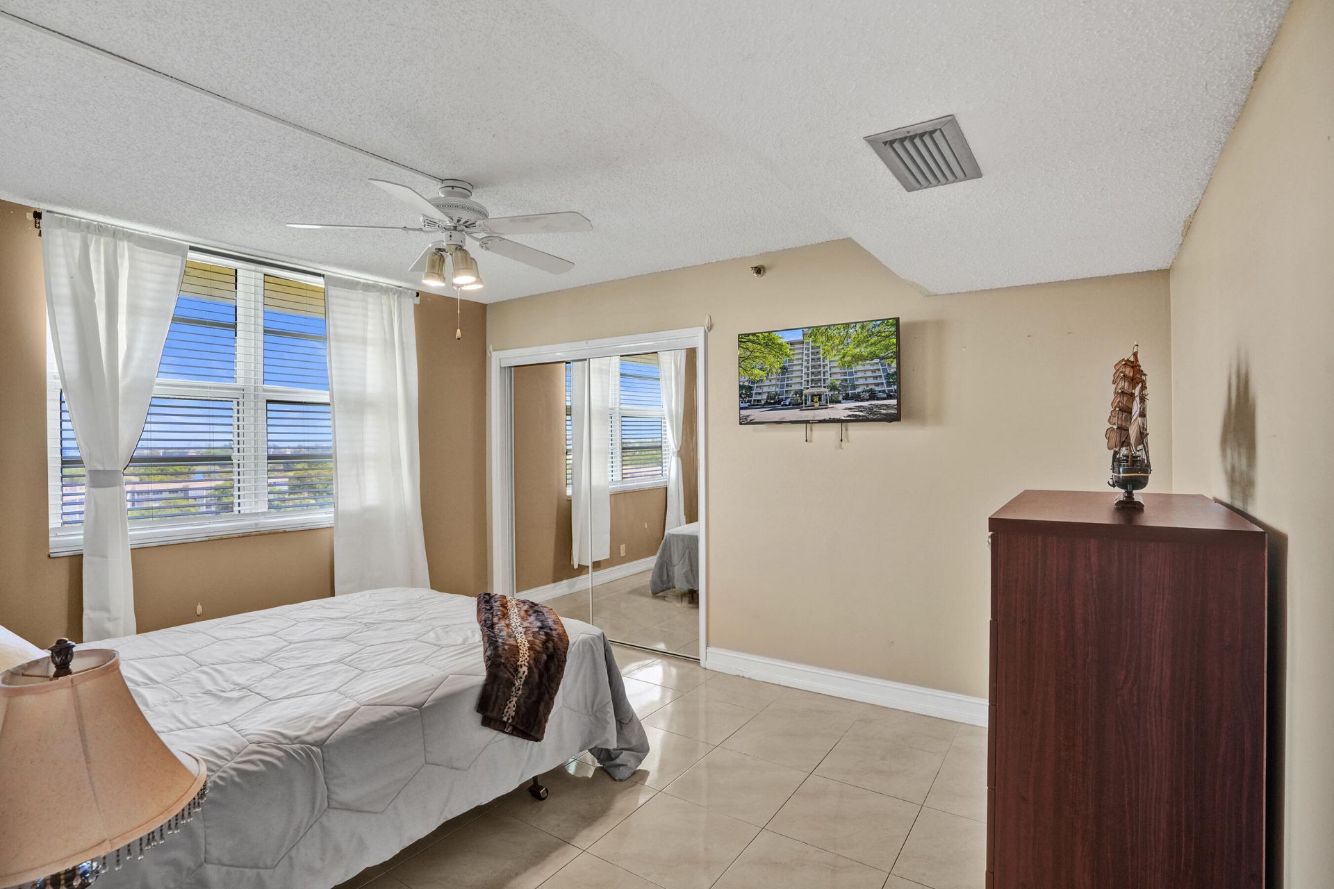 3520 Oaks Way, Unit 1010, Pompano Beach, FL 33069 Photo