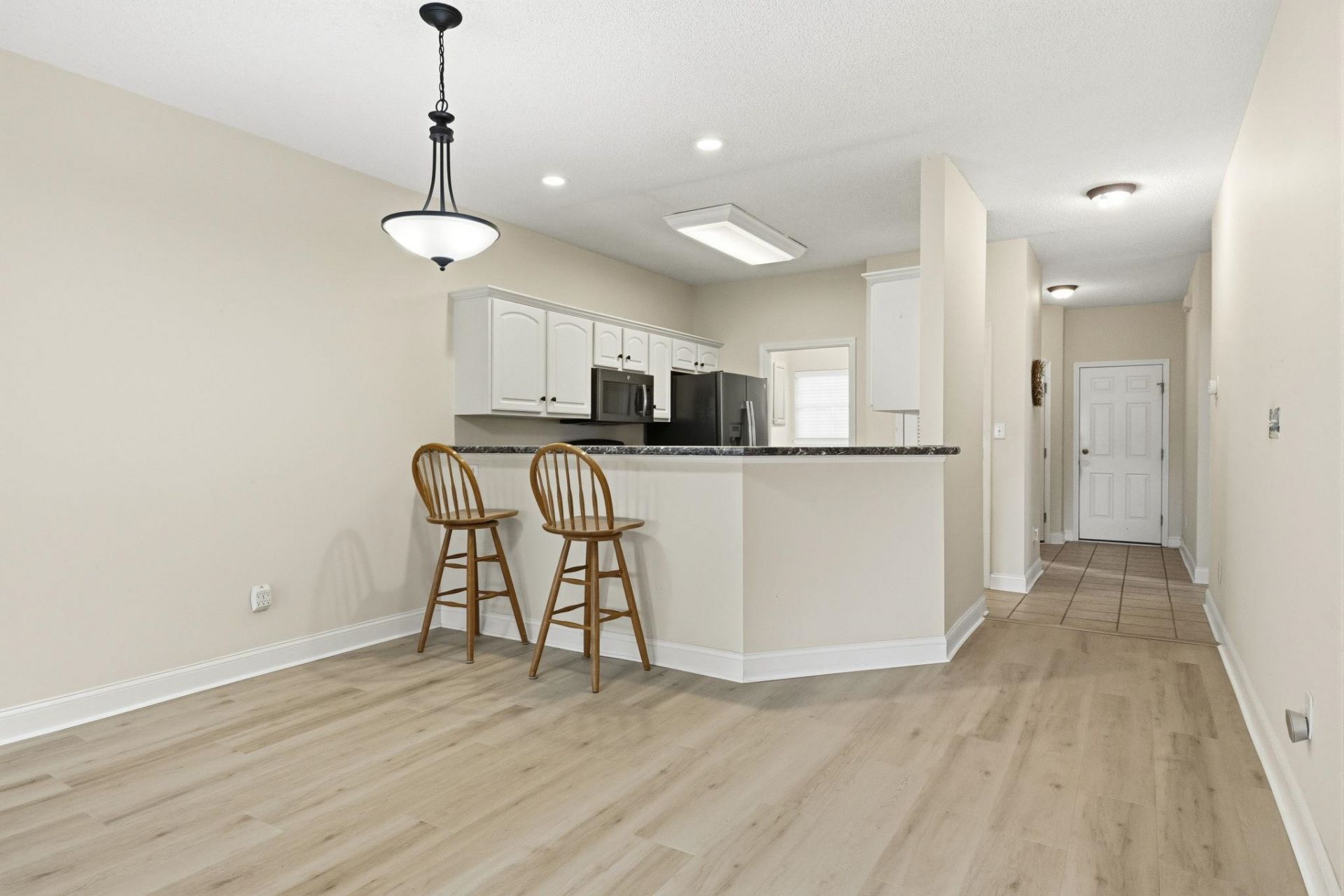 5049 Glenbrook Dr. Photo 10