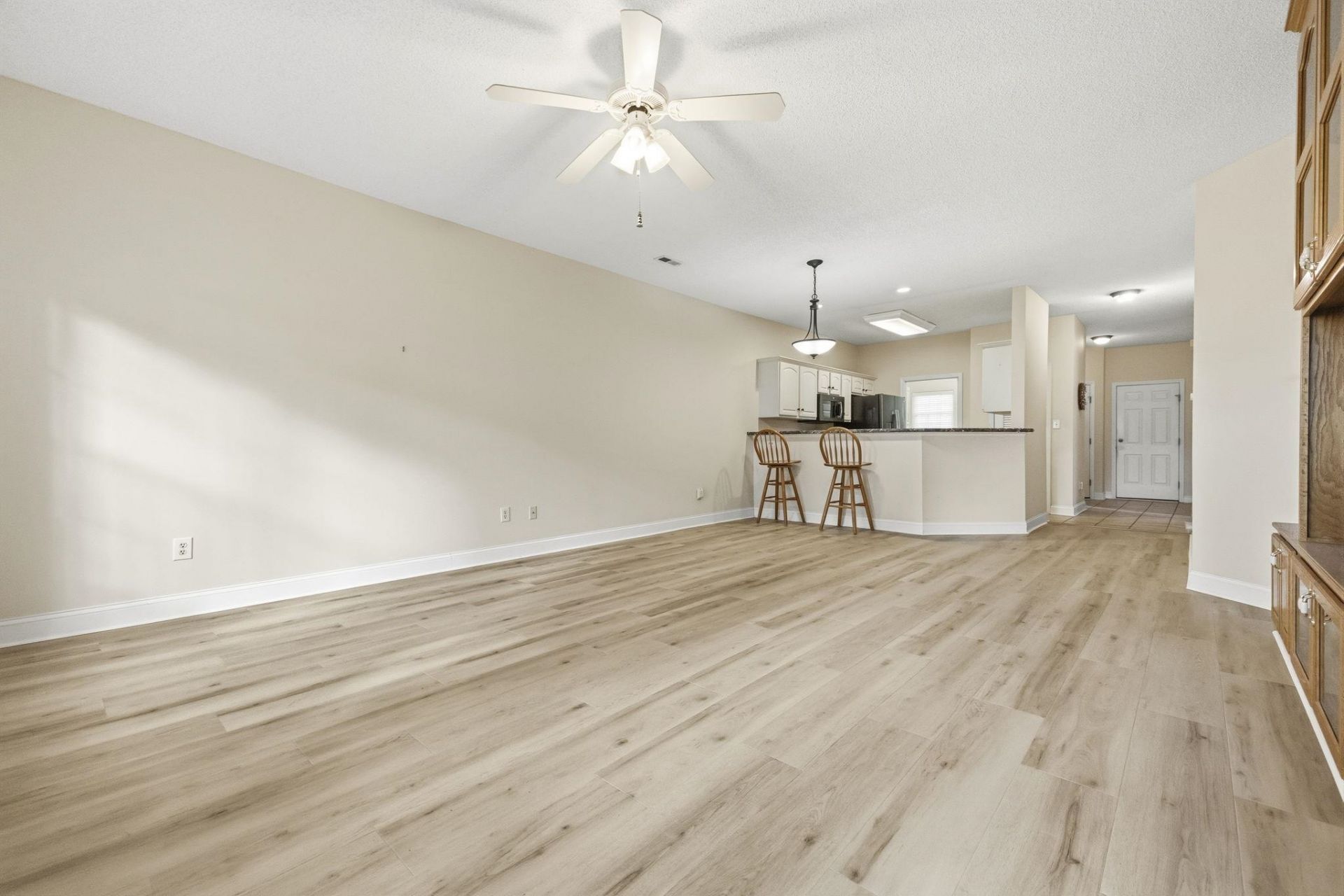 5049 Glenbrook Dr. Photo 11