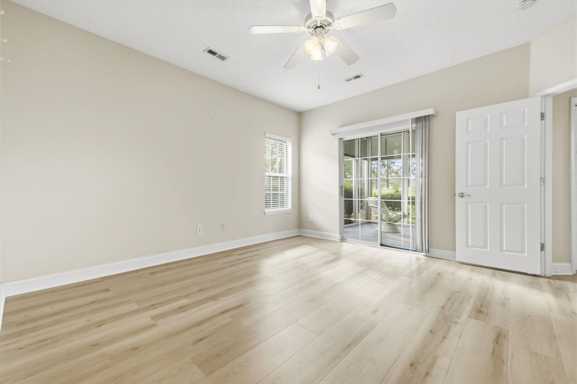 5049 Glenbrook Dr. Photo 16