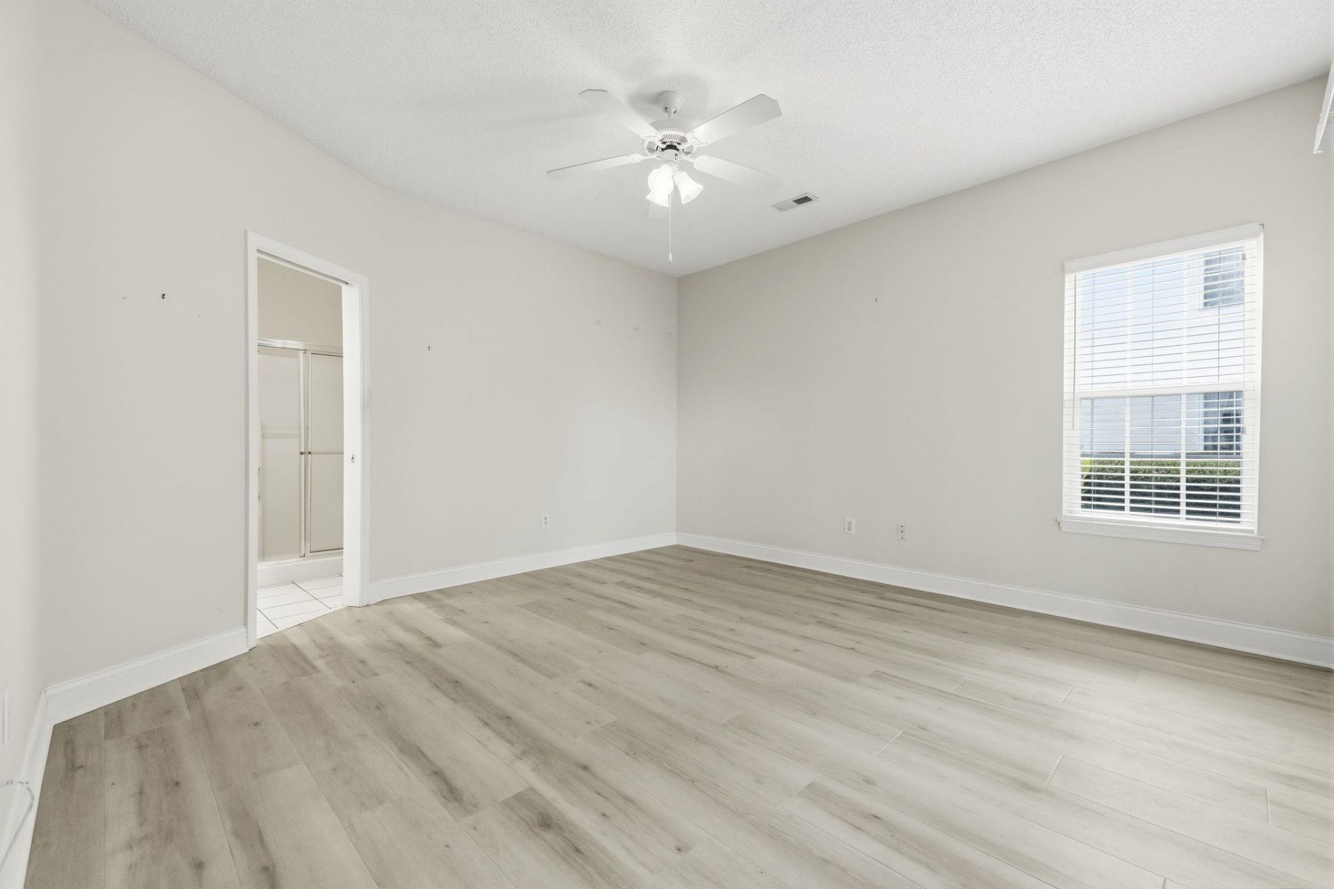 5049 Glenbrook Dr. Photo 18