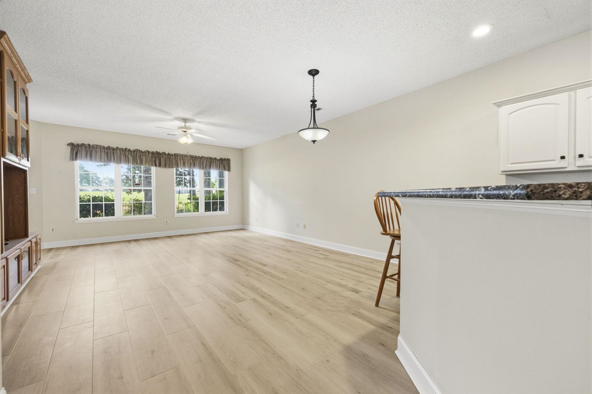 5049 Glenbrook Dr. Photo 6