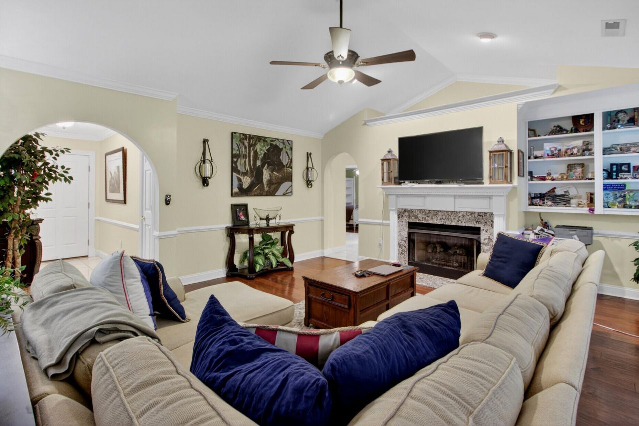 139 Charpia Avenue Photo 8