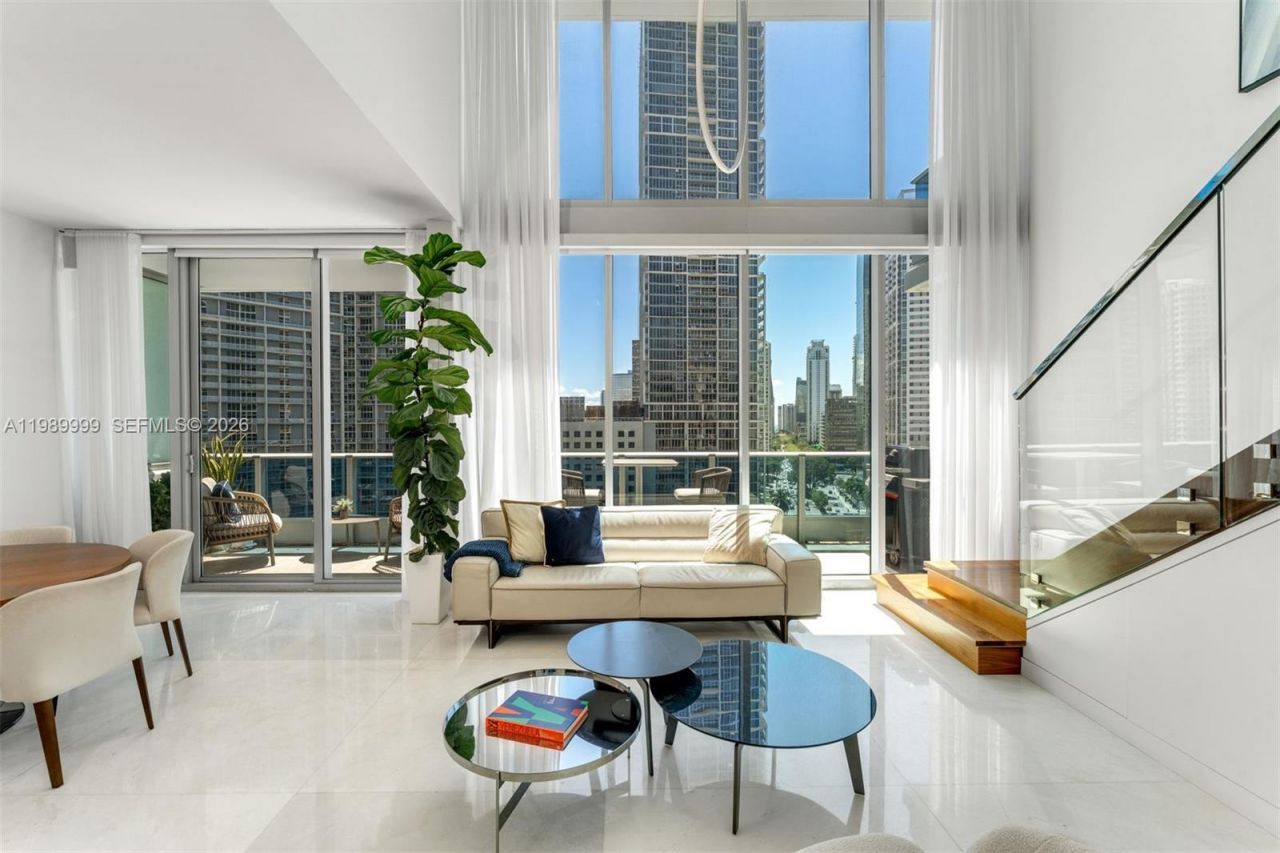 200 Biscayne Boulevard Way, Unit 1406, Miami, FL 33131 Photo