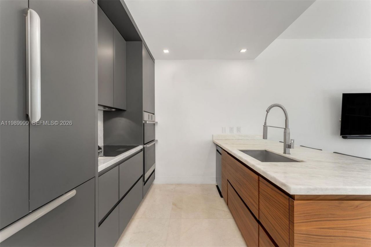 200 Biscayne Boulevard Way, Unit 1406, Miami, FL 33131 Photo