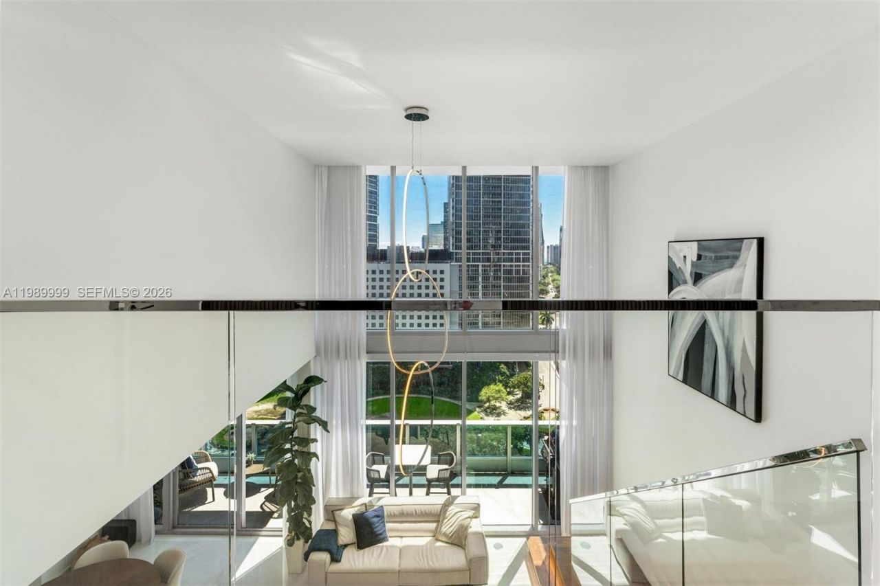 200 Biscayne Boulevard Way, Unit 1406, Miami, FL 33131 Photo