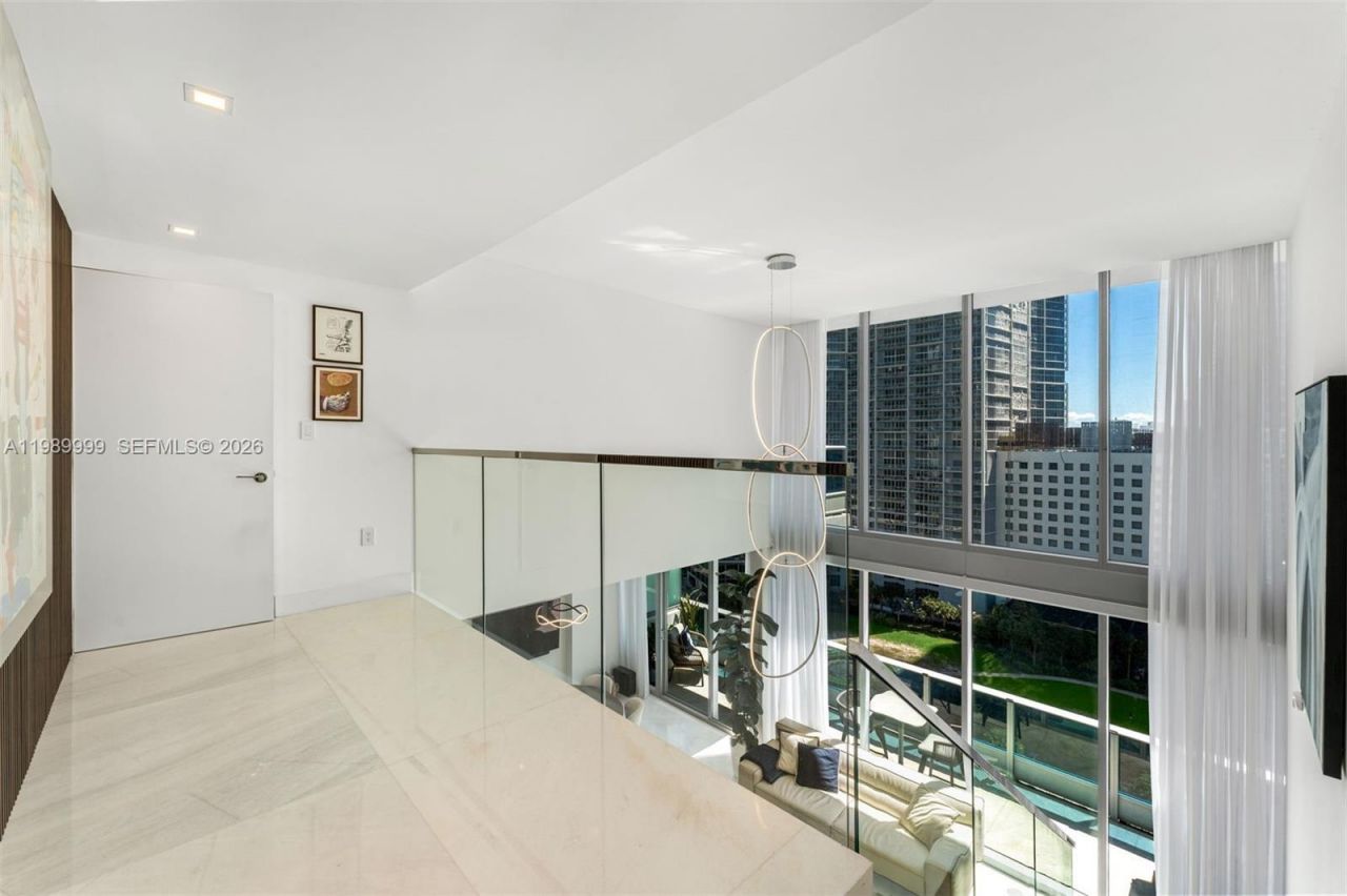 200 Biscayne Boulevard Way, Unit 1406, Miami, FL 33131 Photo