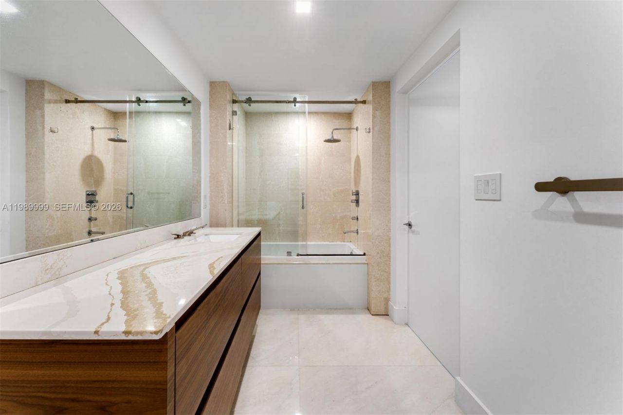 200 Biscayne Boulevard Way, Unit 1406, Miami, FL 33131 Photo