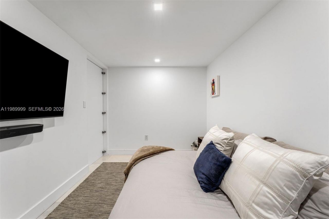 200 Biscayne Boulevard Way , Unit 1406, Miami, FL 33131 Photo