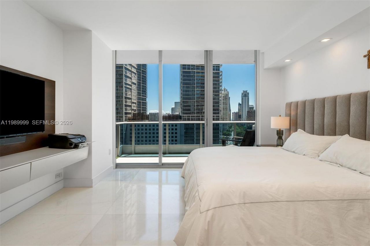 200 Biscayne Boulevard Way, Unit 1406, Miami, FL 33131 Photo