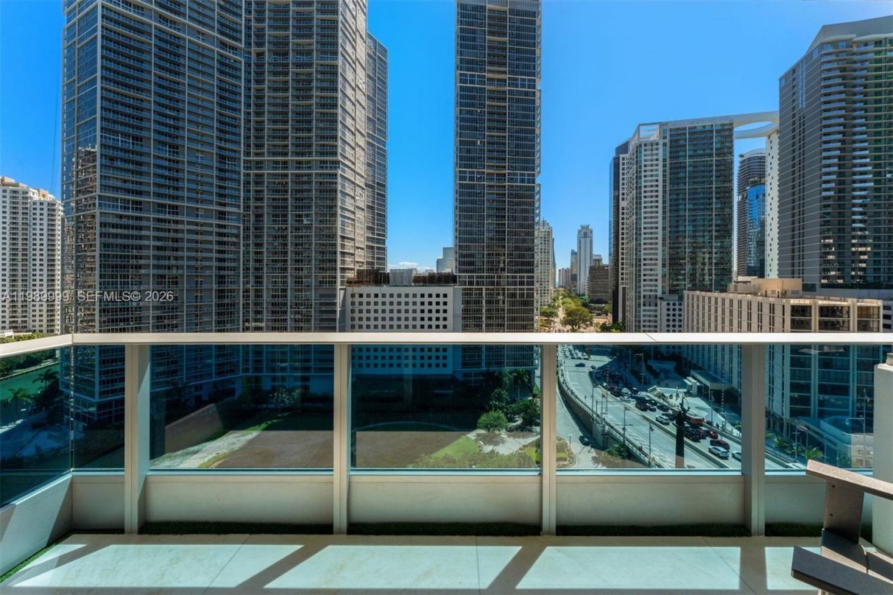 200 Biscayne Boulevard Way, Unit 1406, Miami, FL 33131 Photo