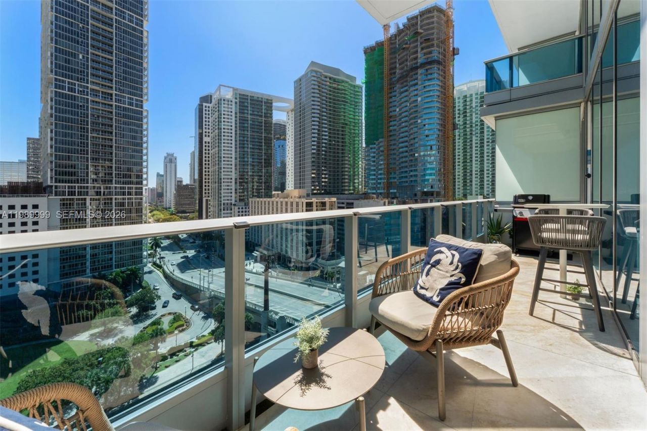 200 Biscayne Boulevard Way, Unit 1406, Miami, FL 33131 Photo
