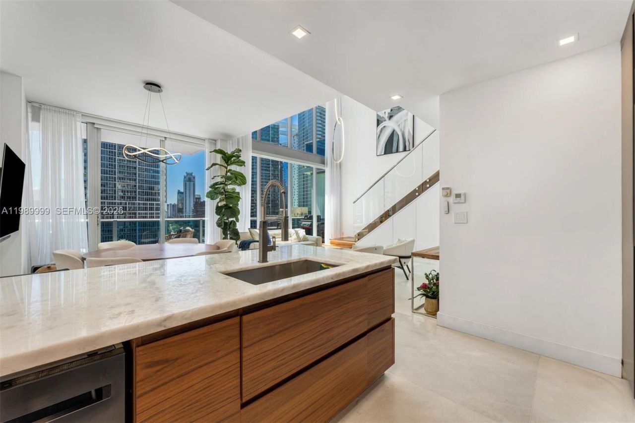 200 Biscayne Boulevard Way, Unit 1406, Miami, FL 33131 Photo
