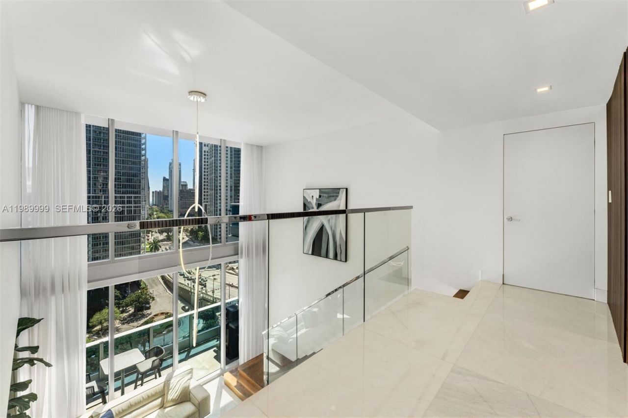 200 Biscayne Boulevard Way, Unit 1406, Miami, FL 33131 Photo