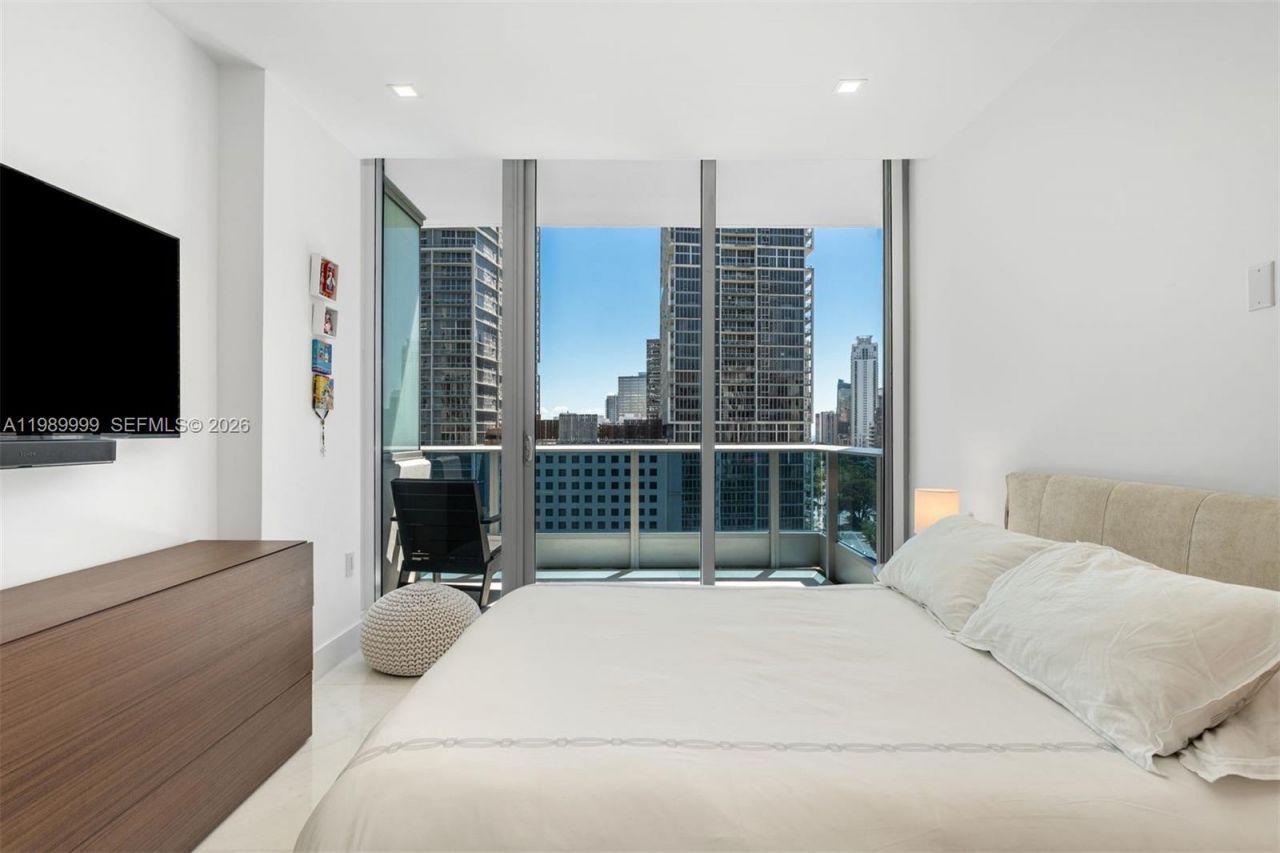 200 Biscayne Boulevard Way, Unit 1406, Miami, FL 33131 Photo
