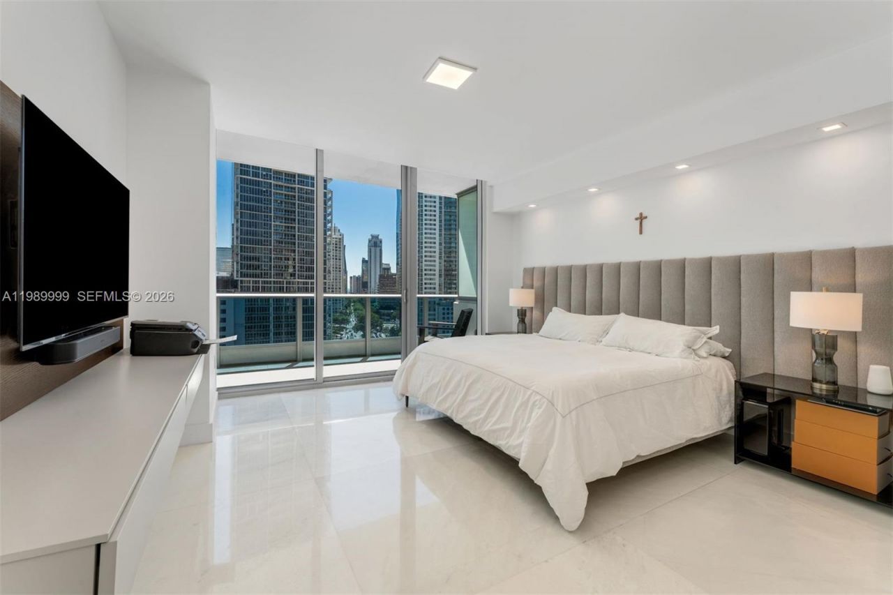 200 Biscayne Boulevard Way, Unit 1406, Miami, FL 33131 Photo