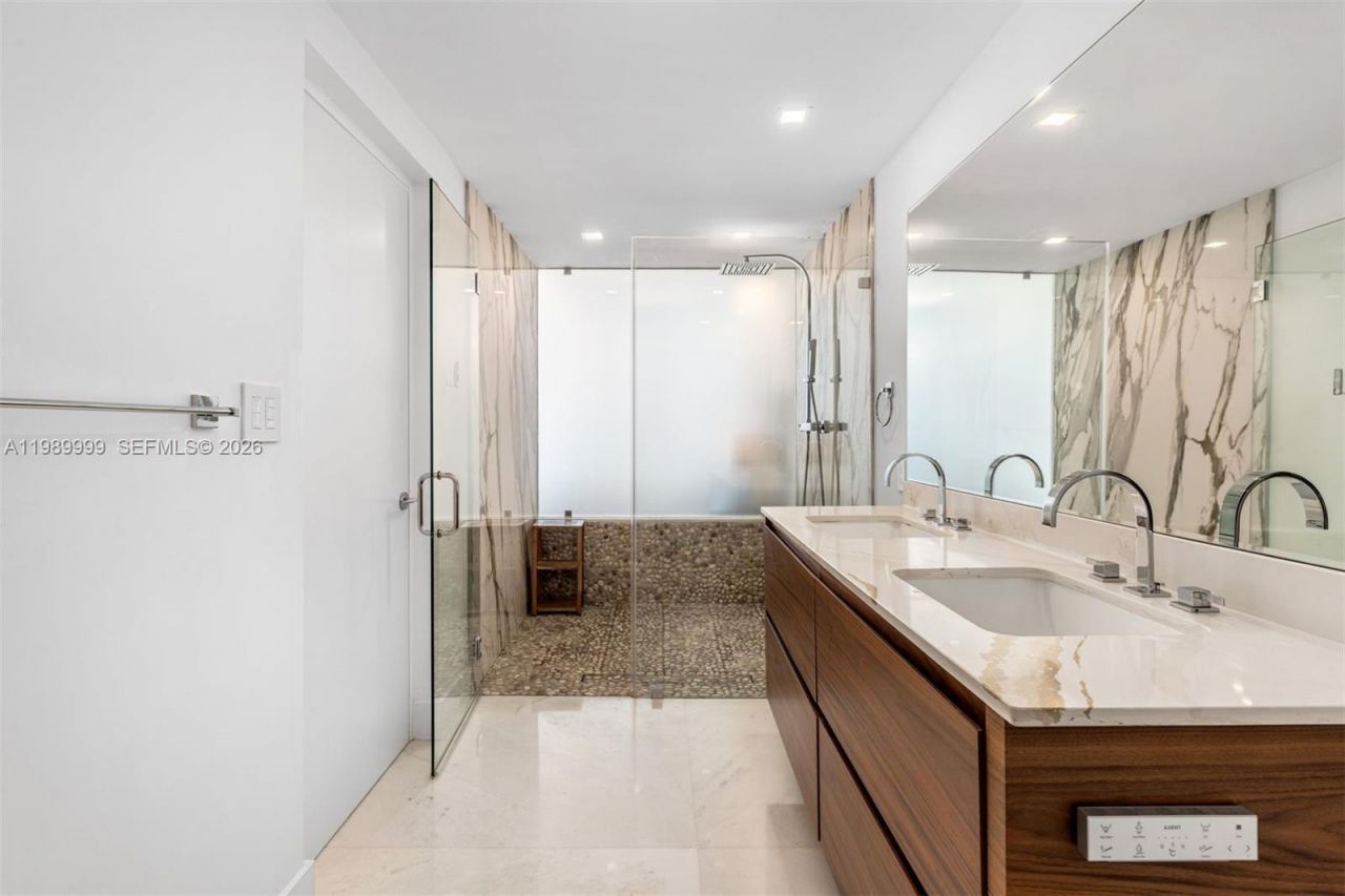 200 Biscayne Boulevard Way, Unit 1406, Miami, FL 33131 Photo