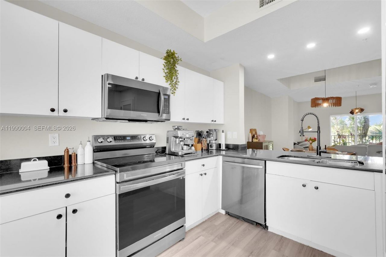 738 NE 90th St, Unit 207, Miami, FL 33138 Photo