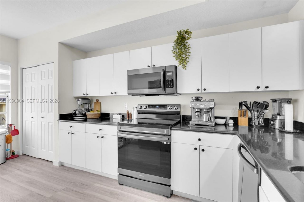 738 NE 90th St, Unit 207, Miami, FL 33138 Photo