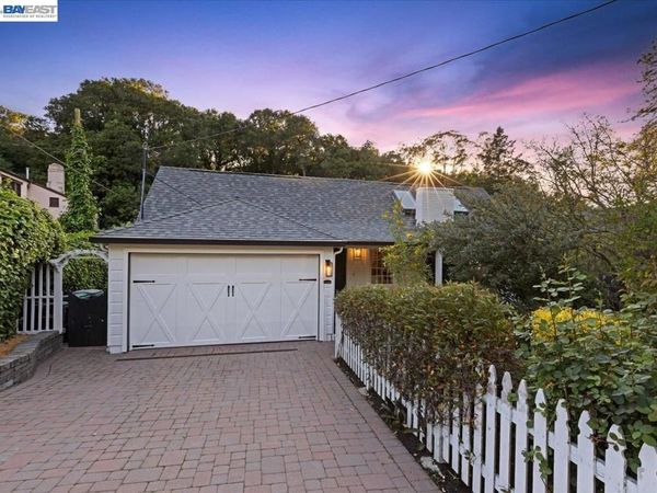 1731 Mountain Blvd, Oakland, CA 94611