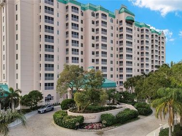 100 Glenview PL , Unit 202, NAPLES, FL 34108