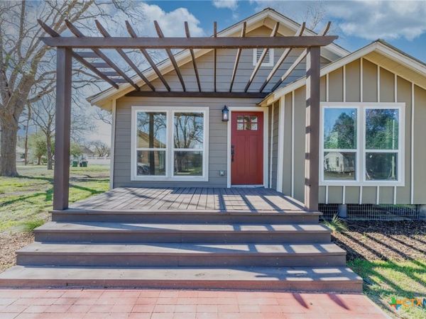 403 W French Street, Cuero, TX 77954