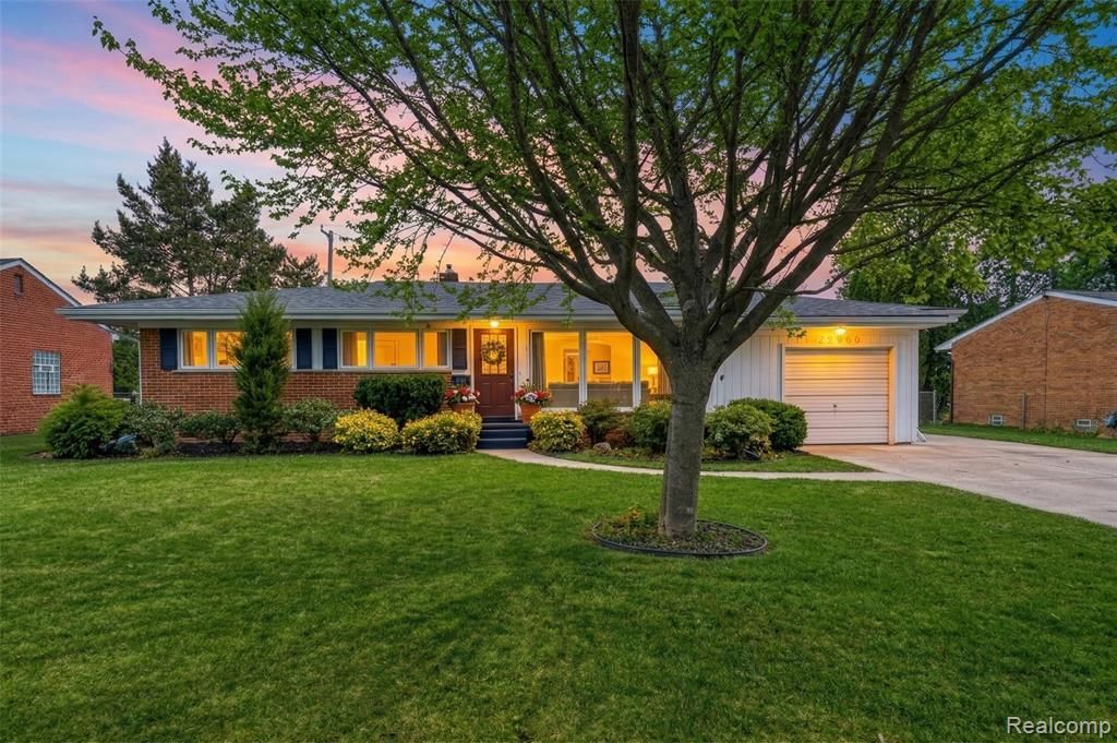 22960 Manning Street, Farmington, MI 48336 Main Photo